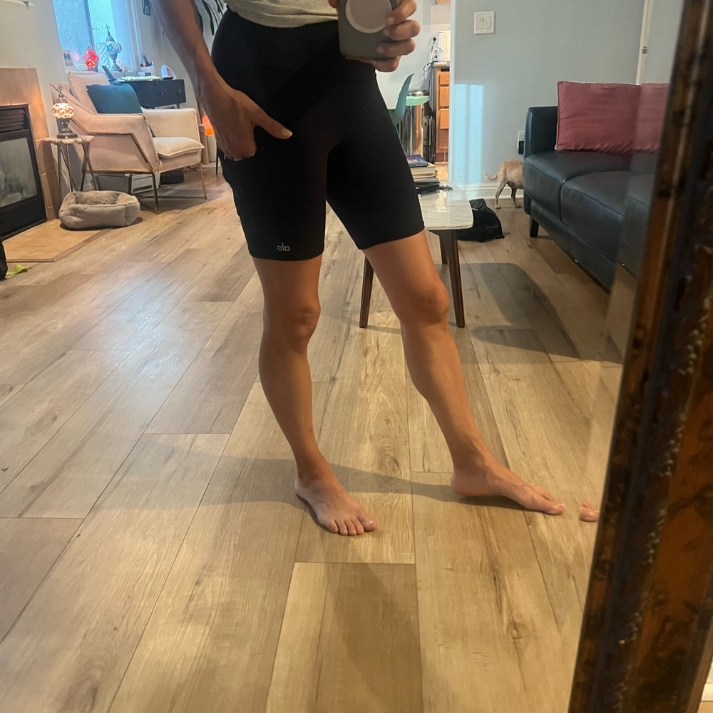 ALO Yoga Women's Classic Black Bike Shorts